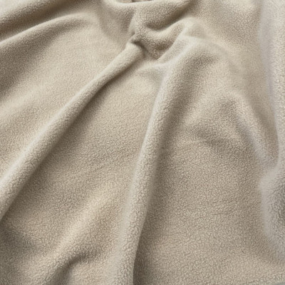 Микрофлис бежевый (250 GSM) 2